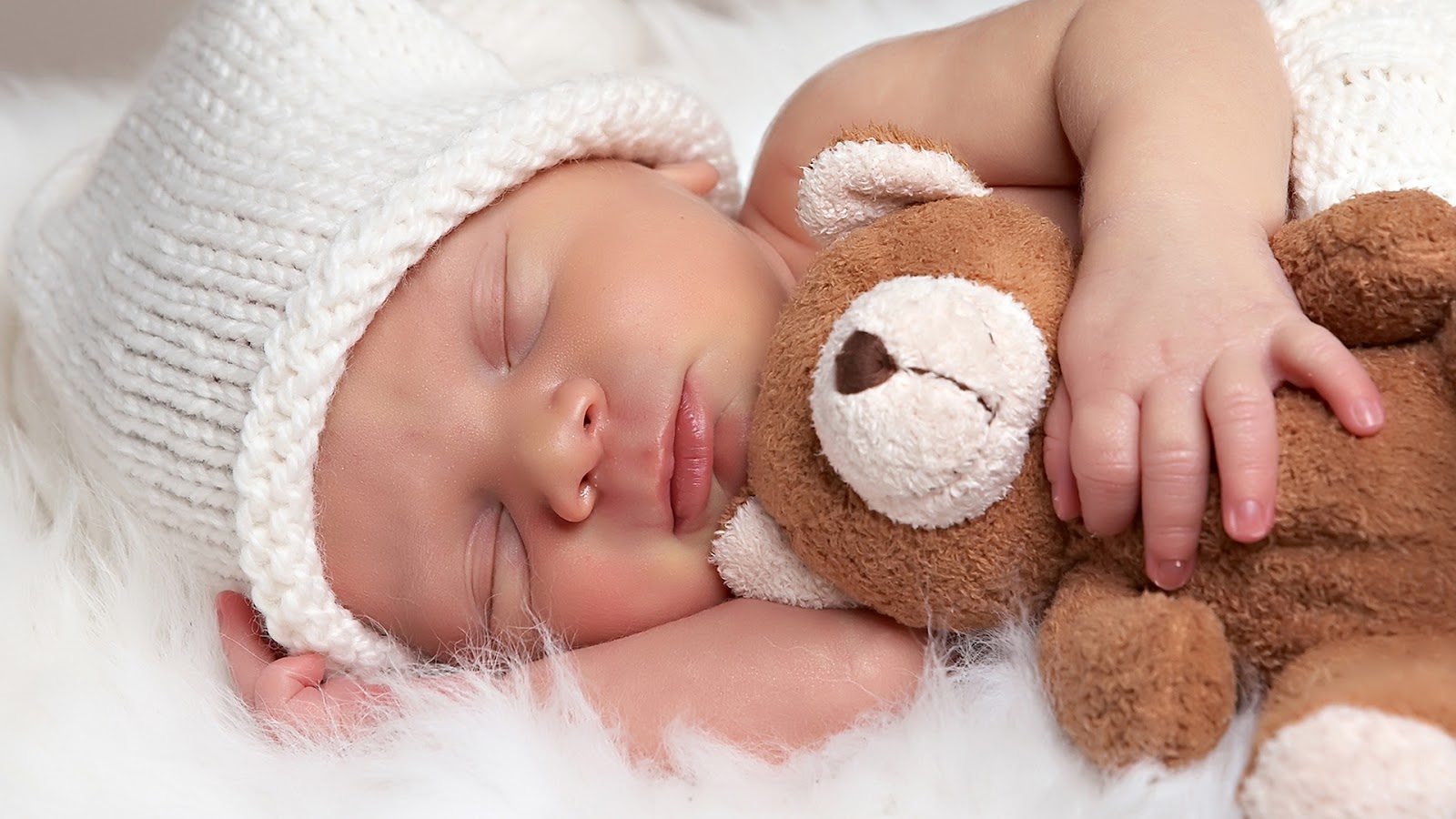 Baby hug teddy bear and sleep HD image free download - Lullaby sleep consultant